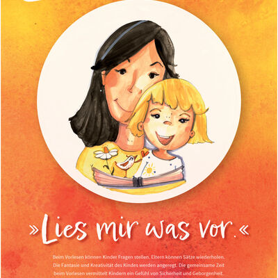 Mutter liest ihrer Tochter ein Buch vor.
